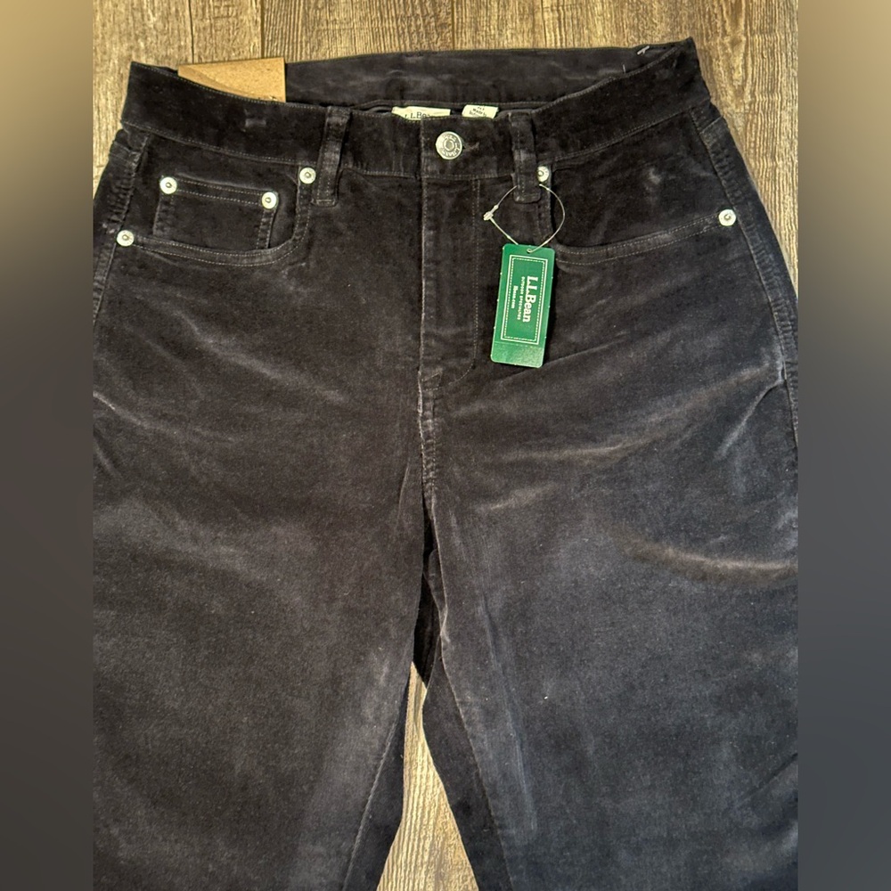 L.L. Bean Men's Dark Black Velvet Feeling Relaxed Boot cut Jeans$49🔥